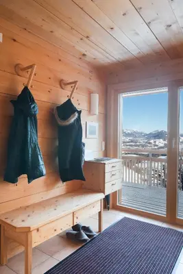 Ein allgemeiner Bergblick oder ein Berglick von des Ferienhauses aus