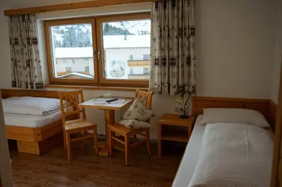 Ein Bett oder Betten in einem Zimmer der Unterkunft MBZ Birg 1414