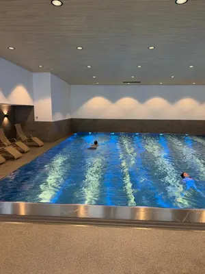 Der Swimmingpool an oder in der Nähe von Aparthotel mittelberg mit Schwimmbad Kleinwalsertal