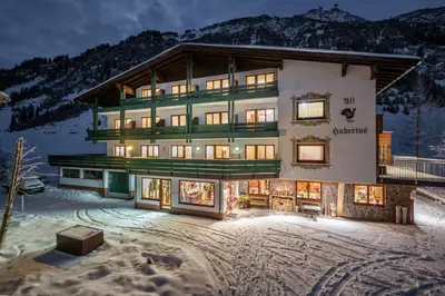 Ein allgemeiner Bergblick oder ein Berglick von des Hotels aus