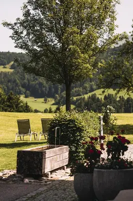 Ein Garten an der Unterkunft Hotel & Wirtschaft Wälderhof