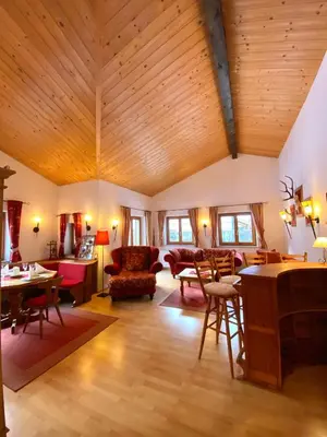 Ein Sitzbereich in der Unterkunft Montafon Alpen Chalet