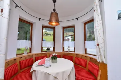 Ein Sitzbereich in der Unterkunft Landhaus Almrausch