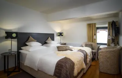 Ein Bett oder Betten in einem Zimmer der Unterkunft Hotel Bergkristall Oberlech