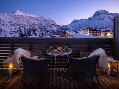 Ein allgemeiner Bergblick oder ein Berglick von des Hotels aus