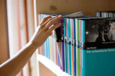 Die Bibliothek im Hotel