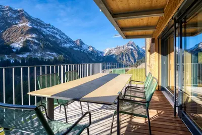 Ein allgemeiner Bergblick oder ein Berglick von der Ferienwohnung aus