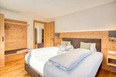 Ein Bett oder Betten in einem Zimmer der Unterkunft HUS23 with Wellness