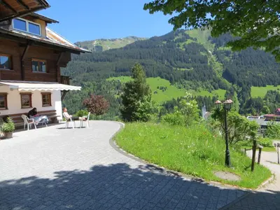 Ein allgemeiner Bergblick oder ein Berglick von der Ferienwohnung aus