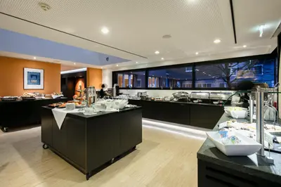 Ein Restaurant oder anderes Speiselokal in der Unterkunft Montfort - das Hotel