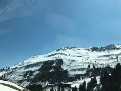 Ein allgemeiner Bergblick oder ein Berglick von der Ferienwohnung aus