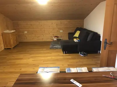 Ein Sitzbereich in der Unterkunft Ferienhaus am Waldrand von Egg Bregenzer Wald