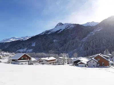 Ein allgemeiner Bergblick oder ein Berglick von der Ferienwohnung aus