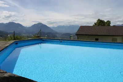 Ein allgemeiner Bergblick oder ein Berglick von der Ferienwohnung aus