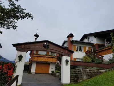 Das Gebäude in dem sich das Privatzimmer befindet