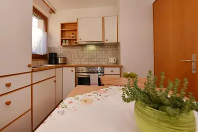 Küche/Küchenzeile in der Unterkunft Ferienwohnung Bitschnau Ulrike
