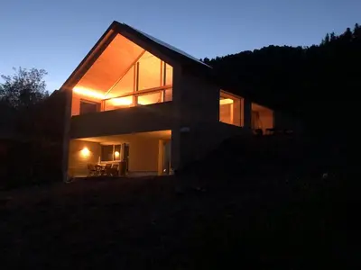 Ein allgemeiner Bergblick oder ein Berglick von der Ferienwohnung aus