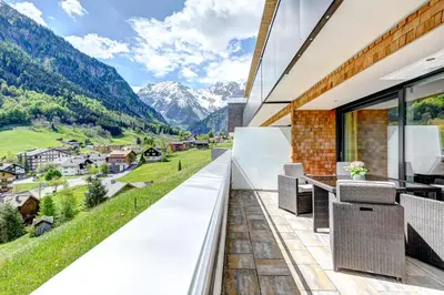 Ein allgemeiner Bergblick oder ein Berglick von der Ferienwohnung aus