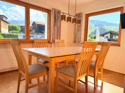 Ein allgemeiner Bergblick oder ein Berglick von der Ferienwohnung aus