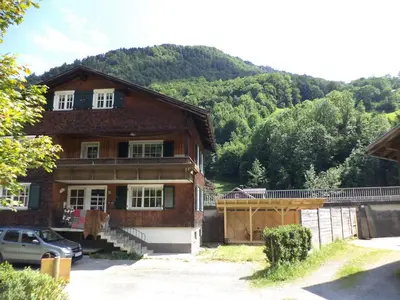 Ein allgemeiner Bergblick oder ein Berglick von des Chalets aus