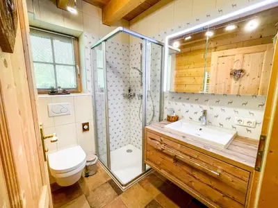 Ein Badezimmer in der Unterkunft Damülser Holzhus