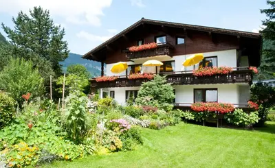 Ein Garten an der Unterkunft Haus Arnika