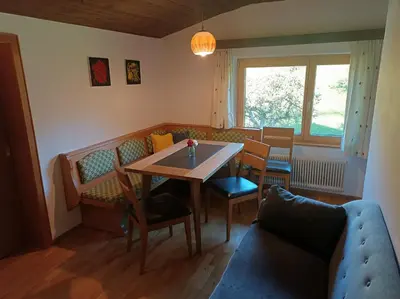 Ein Sitzbereich in der Unterkunft Haus Bahl
