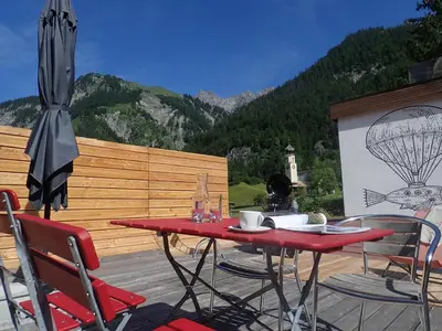 Ein allgemeiner Bergblick oder ein Berglick von der Ferienwohnung aus