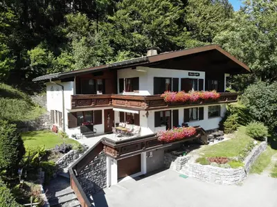 Das Gebäude in dem sich die Ferienwohnung befindet