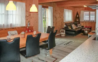 Ein Sitzbereich in der Unterkunft Tolles Feriehaus Montafon