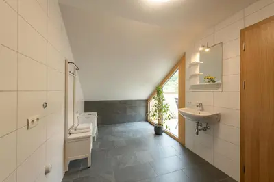 Ein Badezimmer in der Unterkunft Rosenhaus 2