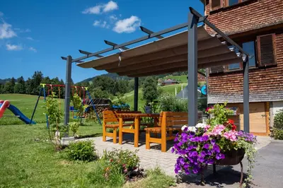 Ein Garten an der Unterkunft Rosenhaus 2