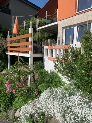 Ein Garten an der Unterkunft Ferienwohnung Drachennest mit Sonnenterrasse