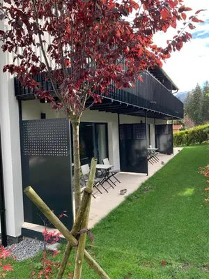 Ein Garten an der Unterkunft Chalet Mirandum Apartments Vandans