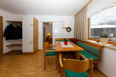 Ein Sitzbereich in der Unterkunft Haus Theresia