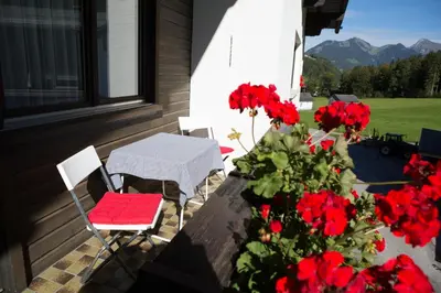Ein allgemeiner Bergblick oder ein Berglick von der Pension aus