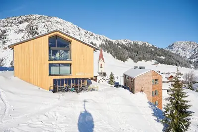 Ein allgemeiner Bergblick oder ein Berglick von des Hotels aus