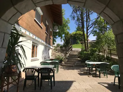 Ein Garten an der Unterkunft Pension Jägerheim