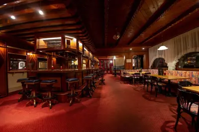 Ein Restaurant oder anderes Speiselokal in der Unterkunft Hotel Brunella