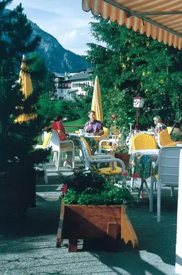 Ein allgemeiner Bergblick oder ein Berglick von des Hotels aus