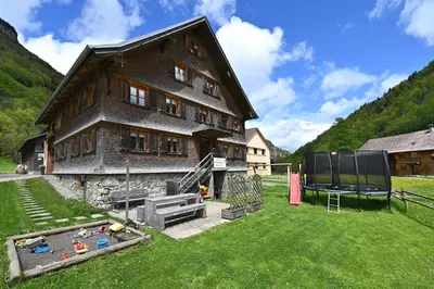 Ein allgemeiner Bergblick oder ein Berglick von der Ferienwohnung aus