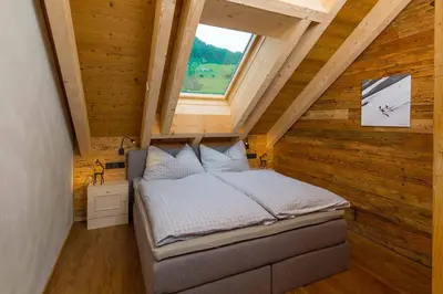 Ein Bett oder Betten in einem Zimmer der Unterkunft Roagat Hus