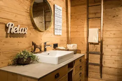 Ein Badezimmer in der Unterkunft Roagat Hus