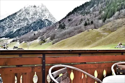 Ein allgemeiner Bergblick oder ein Berglick von der Ferienwohnung aus