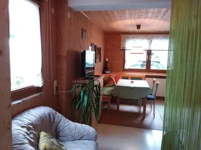 Ein Sitzbereich in der Unterkunft Ferienwohnung Schlemmer