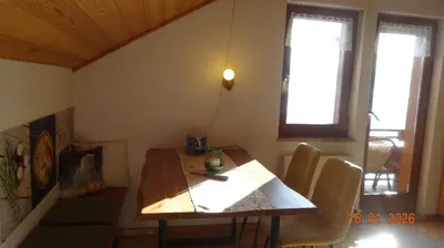 Ein Sitzbereich in der Unterkunft Ferienwohnung Schlemmer