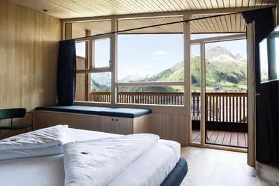 Ein allgemeiner Bergblick oder ein Berglick von des Hotels aus