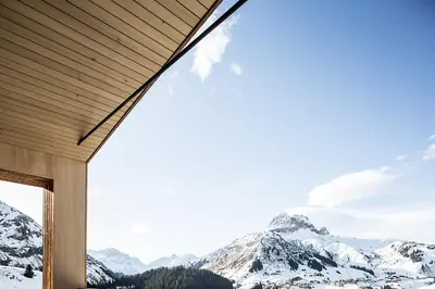 Ein allgemeiner Bergblick oder ein Berglick von des Hotels aus