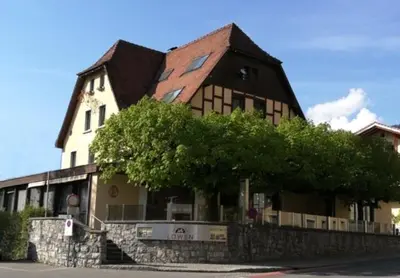 Das Gebäude in dem sich das Gasthaus befindet