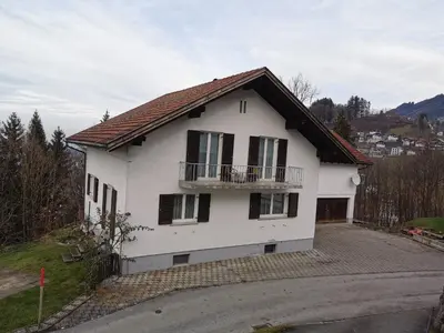 Das Gebäude in dem sich die Lodge befindet